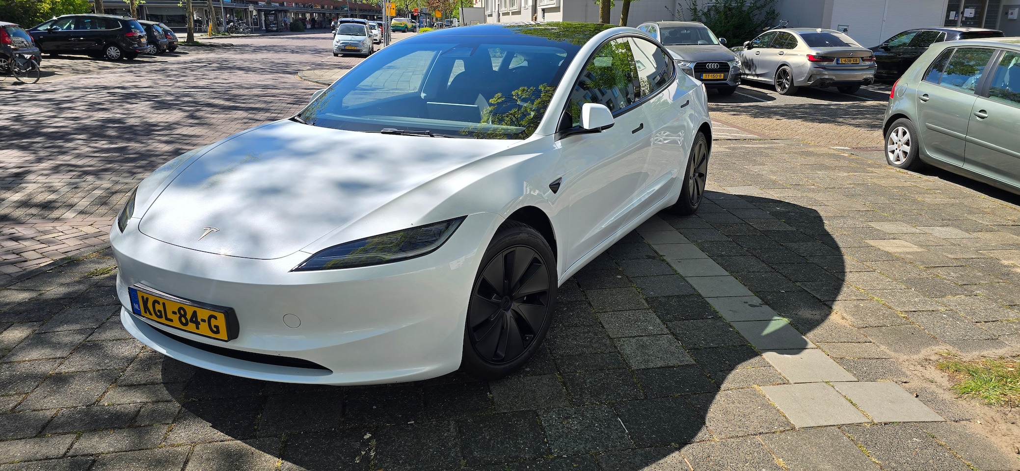 TESLA MODEL 3