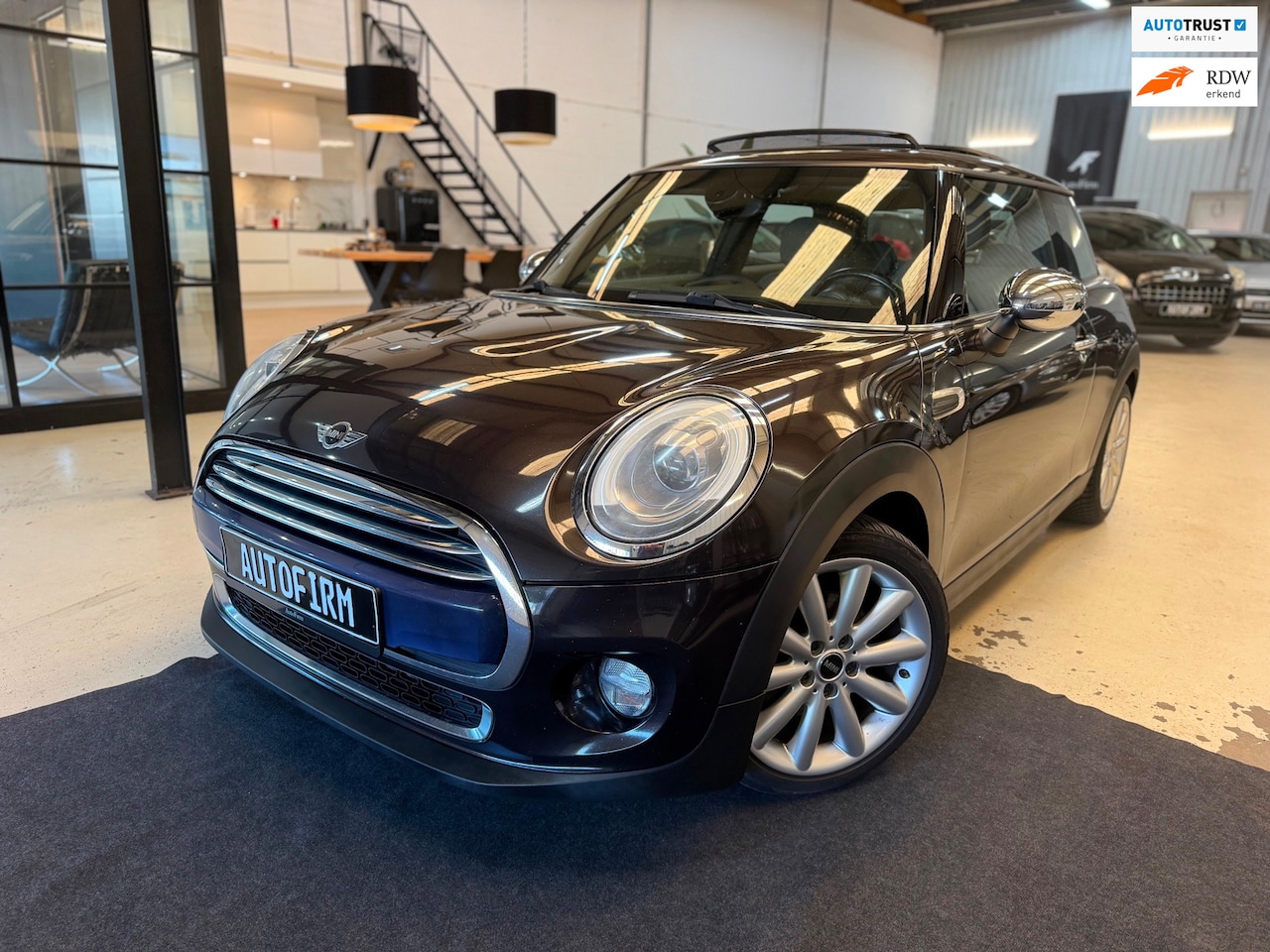 MINI Cooper - Mini 1.5 Business Automaat Garantie mogelijk Pano Navi Half leer Cruise - AutoWereld.nl