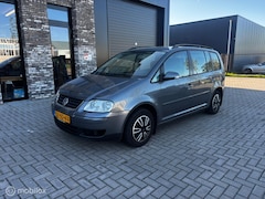 Volkswagen Touran - 1.6-16V FSI Highline
