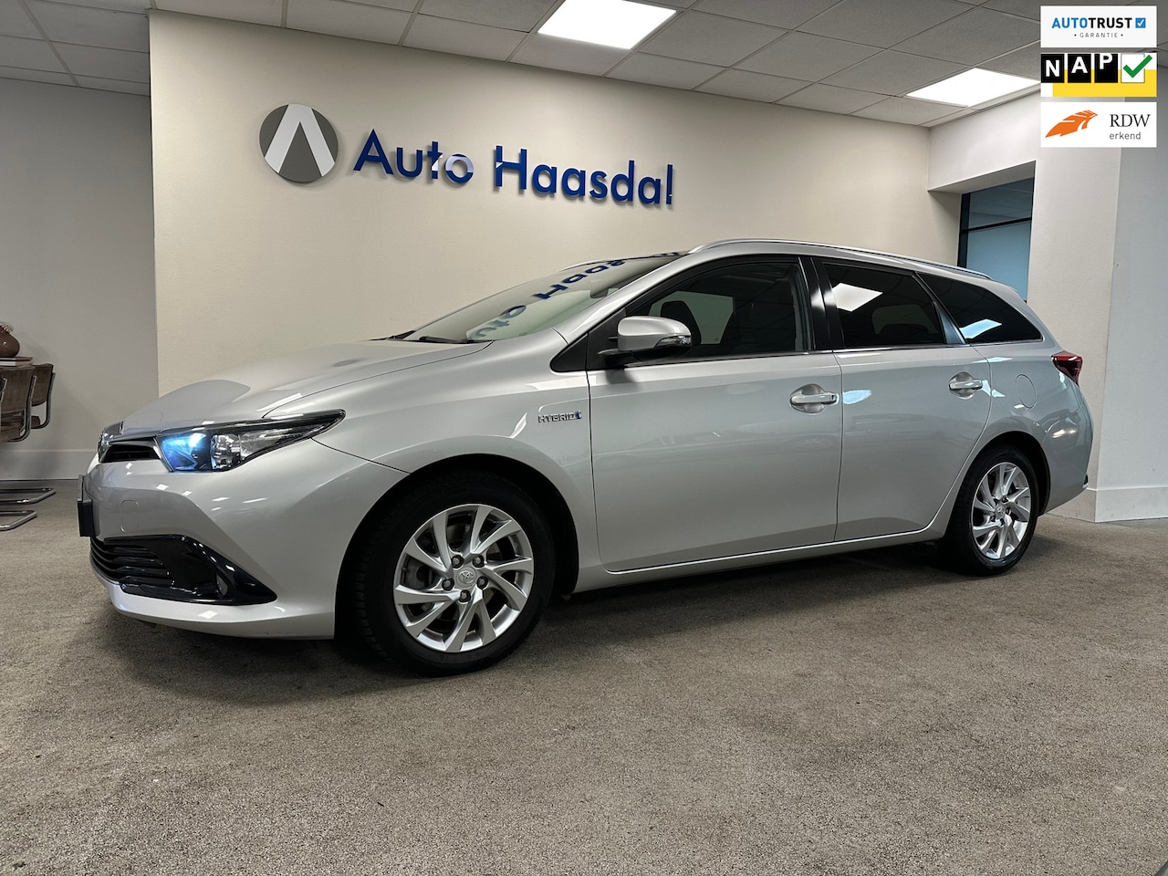 Toyota Auris - 1.8 Hybrid Lease|PANO|BTW-AUTO|2e EIG|FACELIFT - AutoWereld.nl
