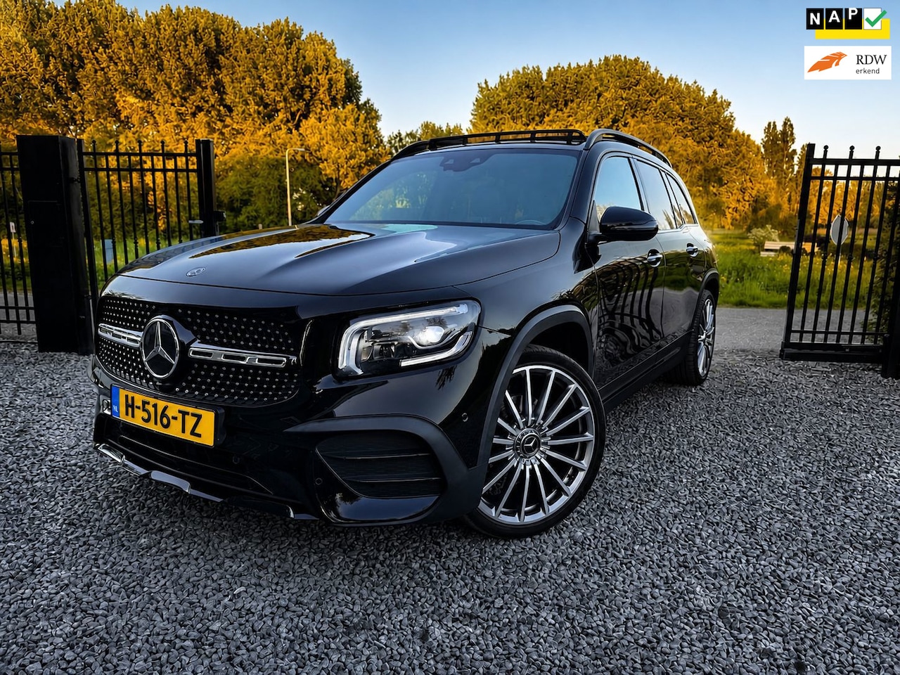 Mercedes-Benz GLB - 200 AMG / Panorama dak / NL Nap/ Memory stoelen / Camera / Vol - AutoWereld.nl