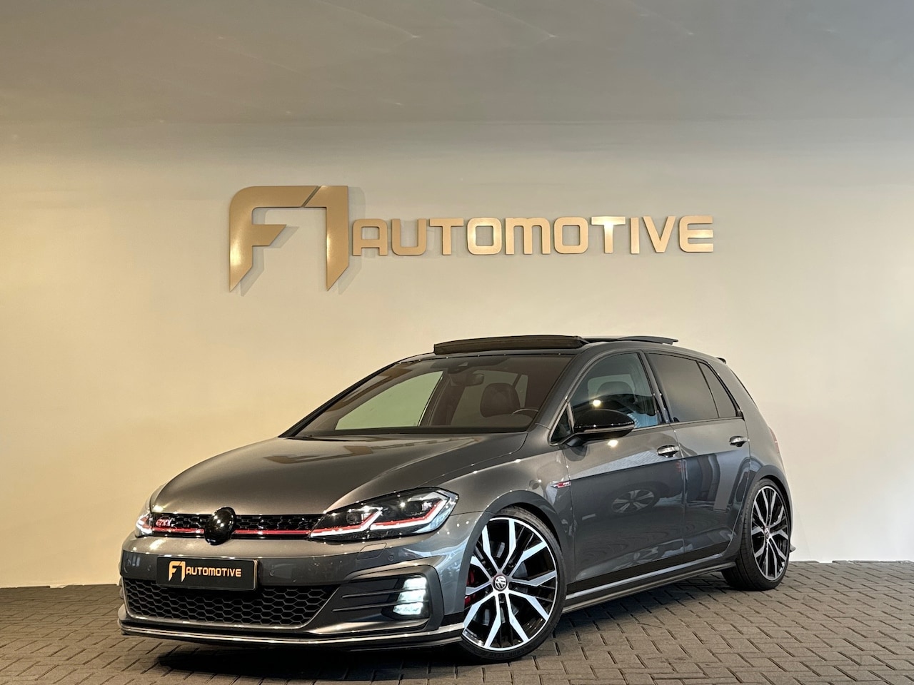 Volkswagen Golf - 2.0 TSI GTI Performance Pano|Dynaudio|Keyless - AutoWereld.nl