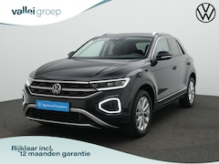 Volkswagen T-Roc - 1.5 TSI 150 pk DSG Style | Trekhaak | Stoelverwarming | Navigatie | Massage