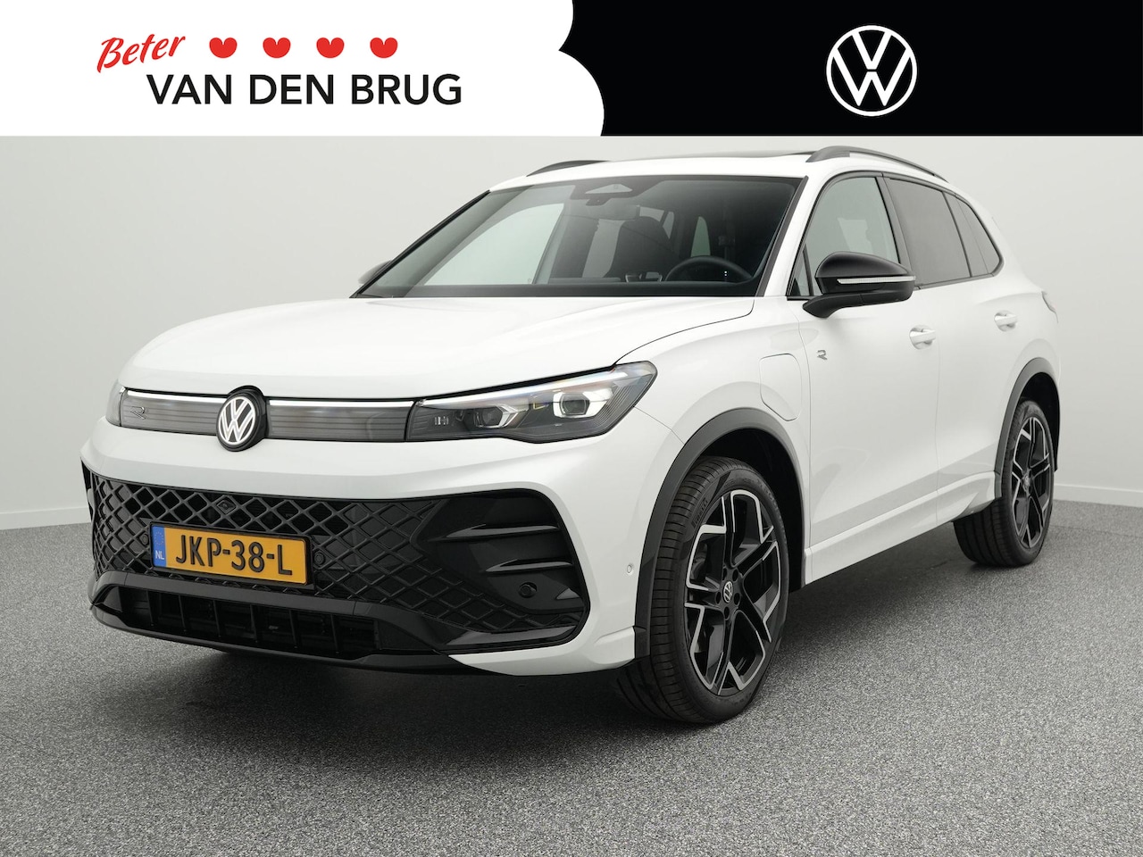 Volkswagen Tiguan - 1.5 eHybrid R-Line Edition 272 PK | Navi | Trekhaak | Black Style | 20"York | LED Matrix I - AutoWereld.nl
