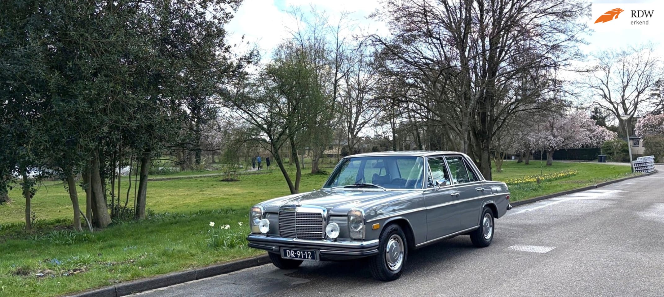 Mercedes-Benz 200-280 (W123) - 250 W114 Historie-Boekjes. - AutoWereld.nl