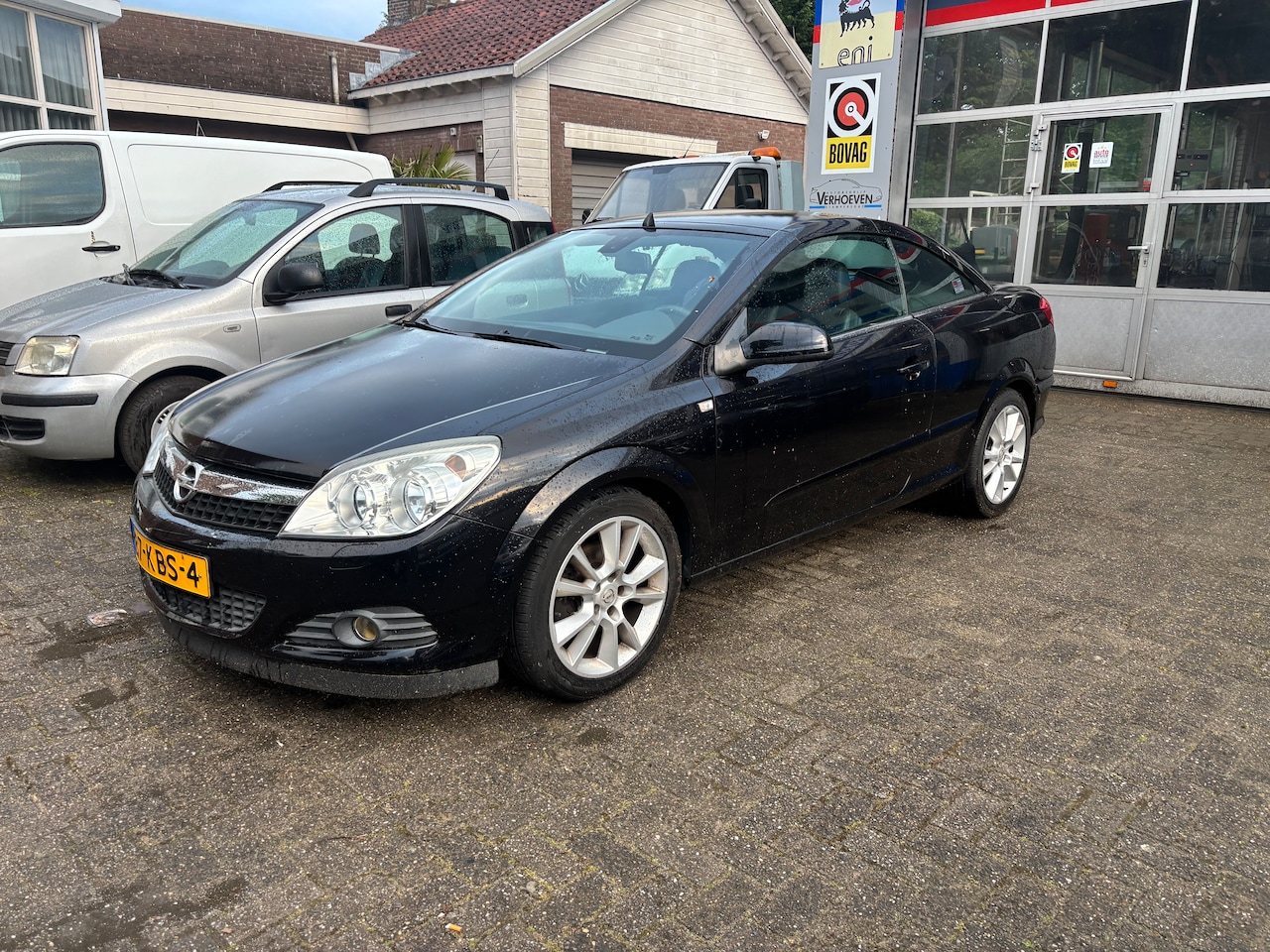 Opel Astra TwinTop - 1.8 Cosmo 140.839 km nap / ledere bekledinG  / AIRCO /KEYLES / PARK SENS ACHTER - AutoWereld.nl