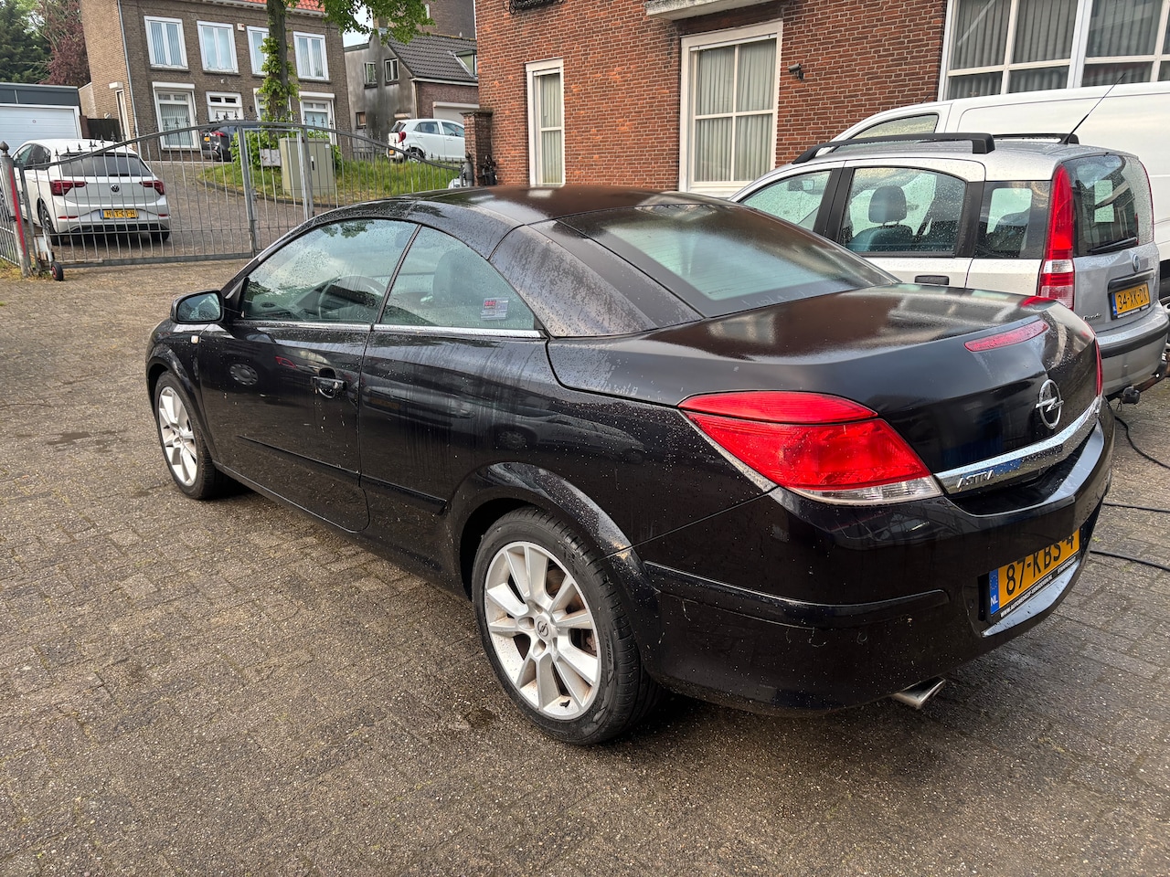 Opel Astra TwinTop - 1.8 Cosmo 140.839 km nap / ledere bekledinG  / AIRCO /KEYLES / PARK SENS ACHTER