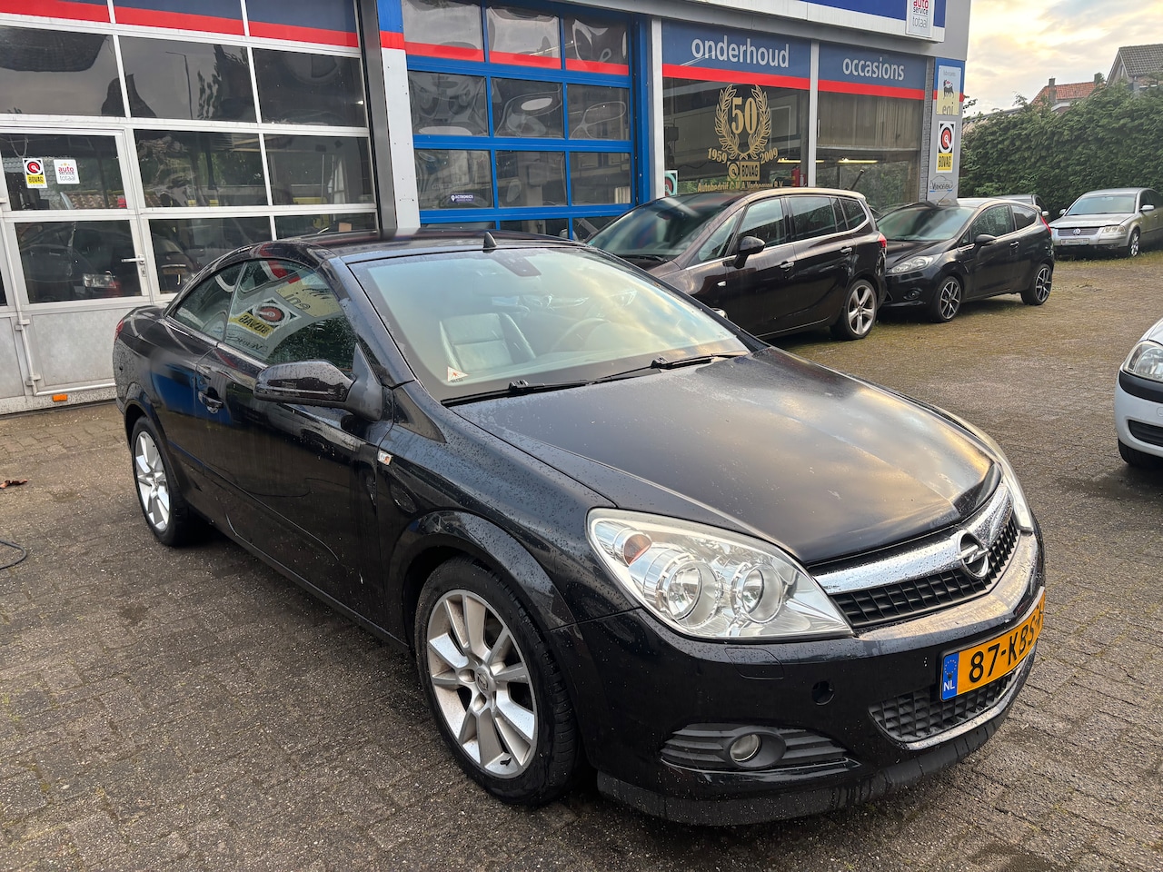 Opel Astra TwinTop - 1.8 Cosmo 140.839 km nap / ledere bekledinG  / AIRCO /KEYLES / PARK SENS ACHTER