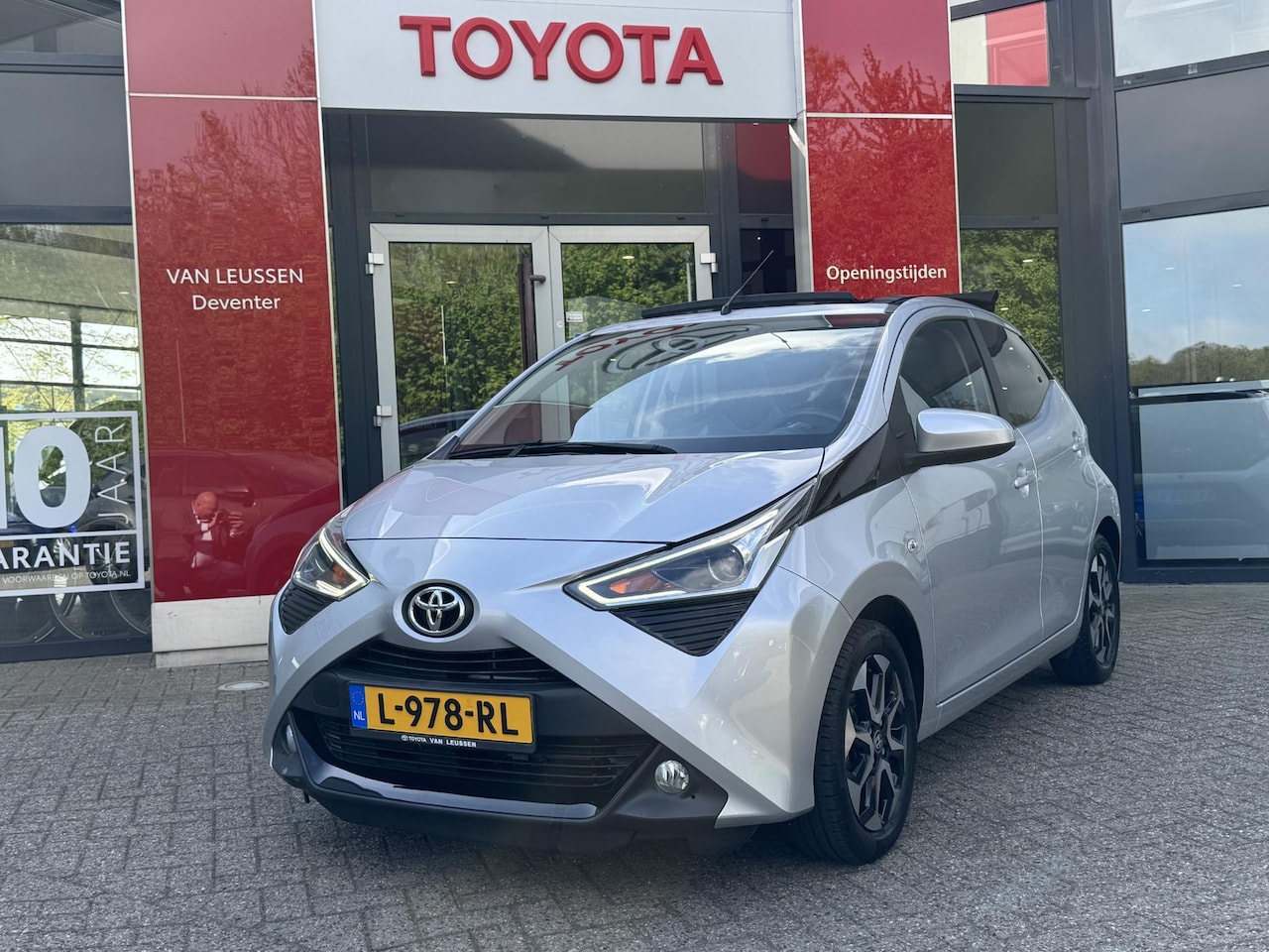 Toyota Aygo - JOY CABRIO AUTOMAAT CLIMA APPLE/ANDROID CAMERA DAB+ 15" LM-VELGEN NL-AUTO DEALER-ONDERHOUD - AutoWereld.nl