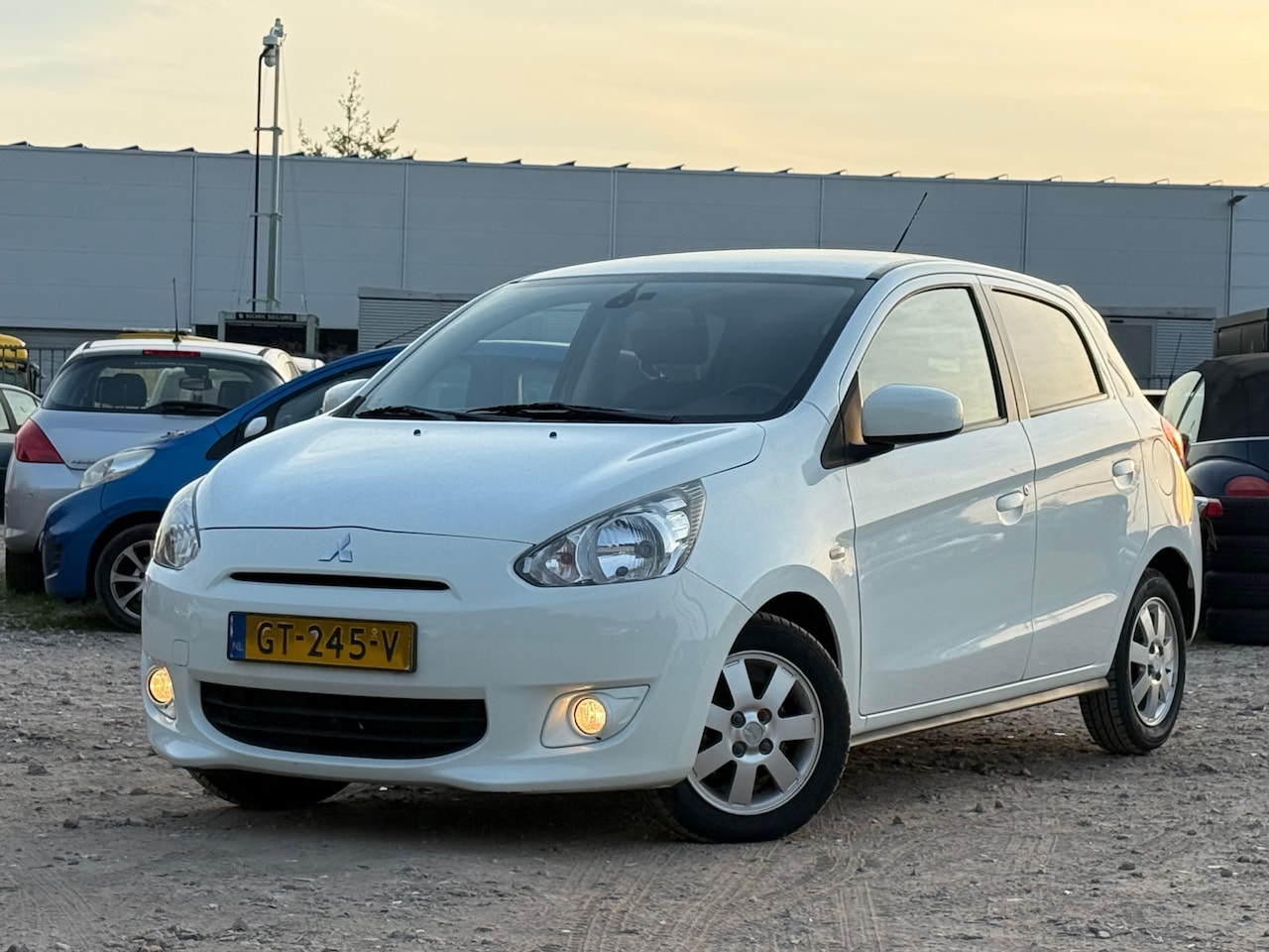 Mitsubishi Space Star - 1.0 Bright/ LAAG KM/ BTW AFTREKBAAR - AutoWereld.nl