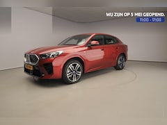 BMW iX2 - xDrive30 | M-Sportpakket | LED | Leder | Navigatie | Sportstoelen | Stoelverwarming | Shad