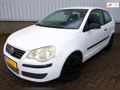 Volkswagen Polo - 1.2 Easyline { APK tot 21-04-2027