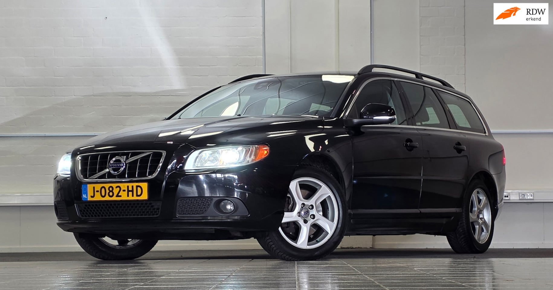 Volvo V70 - 2.0 T5 Automaat LPG G3 Trekhaak 100% dealer onderhouden Allseason banden - AutoWereld.nl