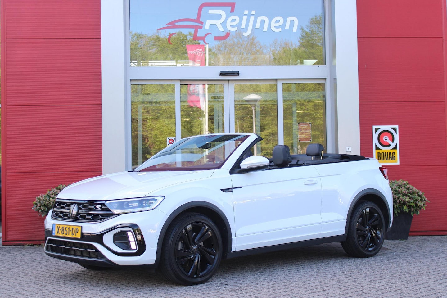 Volkswagen T-Roc Cabrio - 1.5 TSI 150PK AUTOMAAT R-LINE BLACK STYLE | ACHTERUITRIJCAMERA | NAVIGATIE  | IQ LIGHT MAT - AutoWereld.nl