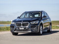 BMW X1 - xDrive25e Executive BEIGE LEER / CAMERA / CARPLAY / HEAD UP DISPLAY / LED / CRUISE CONTROL