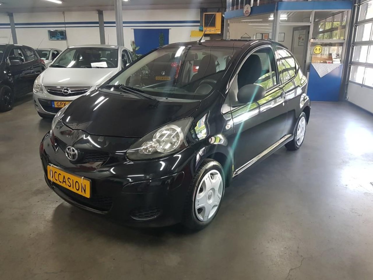 Toyota Aygo - 1000i 12V 3 DEURS zwart - AutoWereld.nl