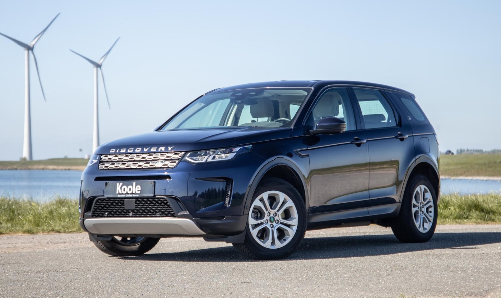 Land Rover Discovery Sport - P300e 1.5 SE CARPLAY / TREKHAAK / CREME LEDER / DEALER ONDERHOUDEN / 360 CAMERA - AutoWereld.nl