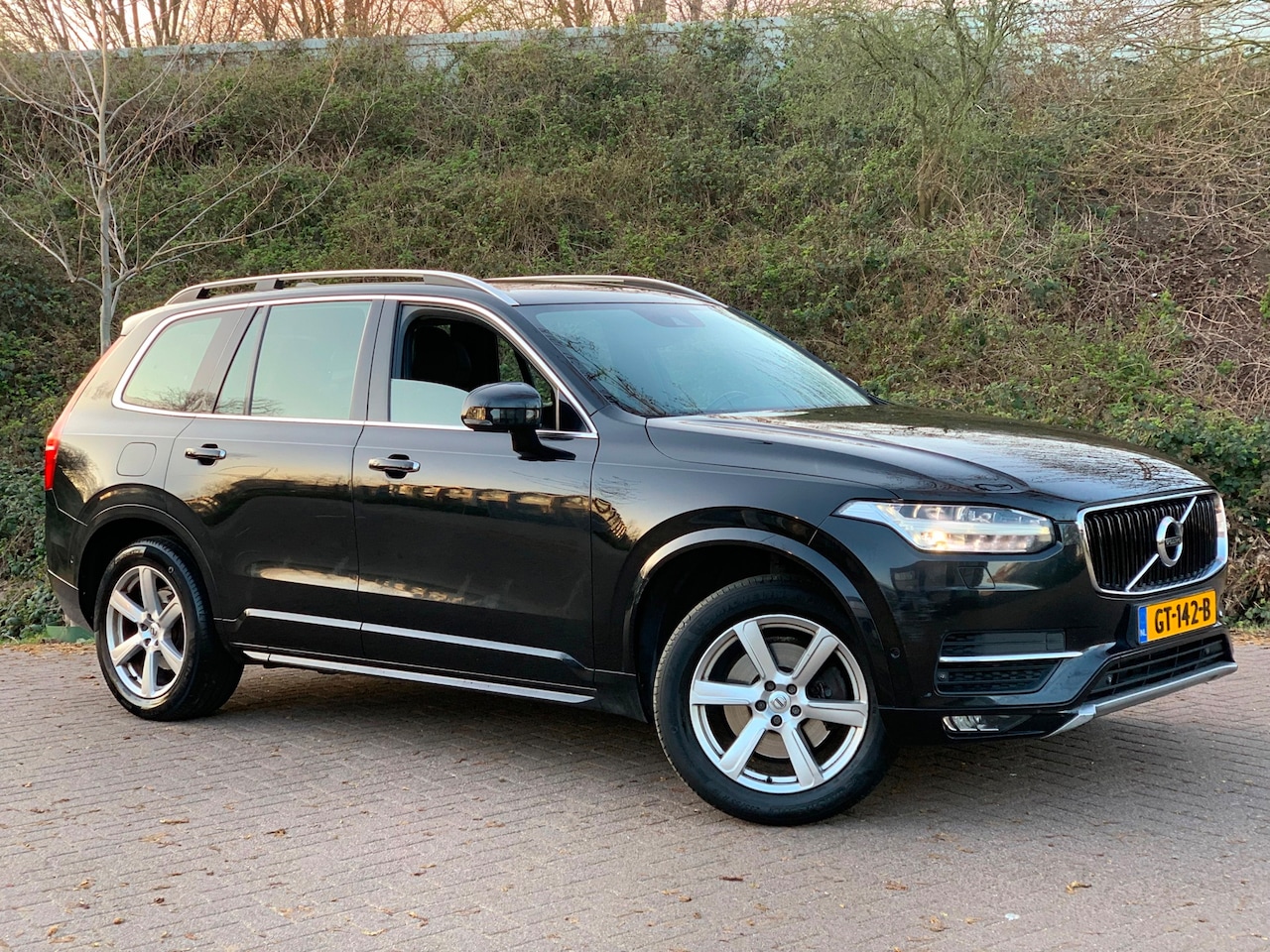 Volvo XC90 - 2.0 D5 AWD R-Design 224PK 7 PERS DEALER ONDERHOUDEN! TOPSTAAT - AutoWereld.nl
