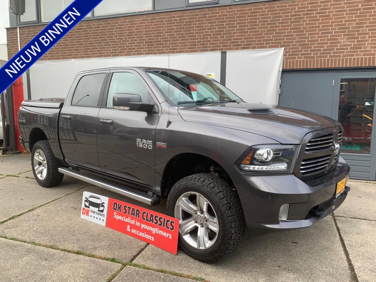 Dodge Ram 1500 - 5.7 V8 Quad Cab 6'4 5.7 V8 Quad Cab 6'4 - AutoWereld.nl