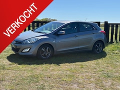 Hyundai i30 - 1.6 GDI i-Motion Plus lichtmetalen velgen. stuurwielbediening. cruise control. camera