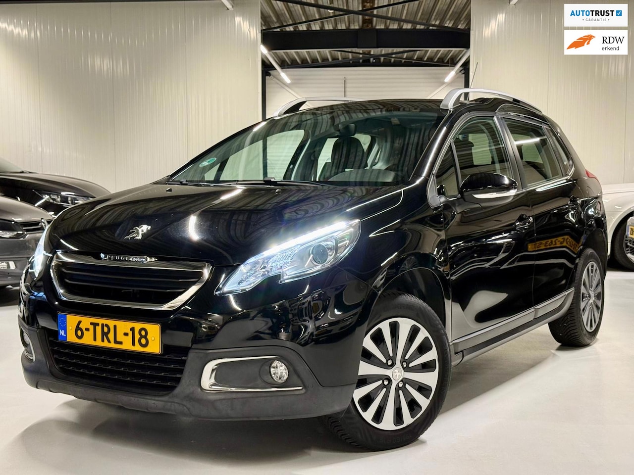 Peugeot 2008 - 1.2 82PK Active Navigatie| Automaat|Panoramadak! - AutoWereld.nl