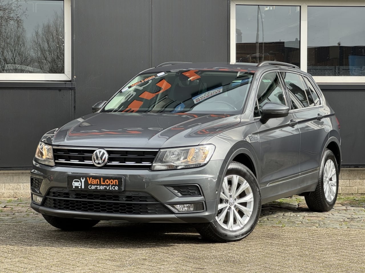 Volkswagen Tiguan - 1.5TSI aut. 150PK Comfline Bns/Camera/Trekhaak/Dode hoek/Adapt c - AutoWereld.nl