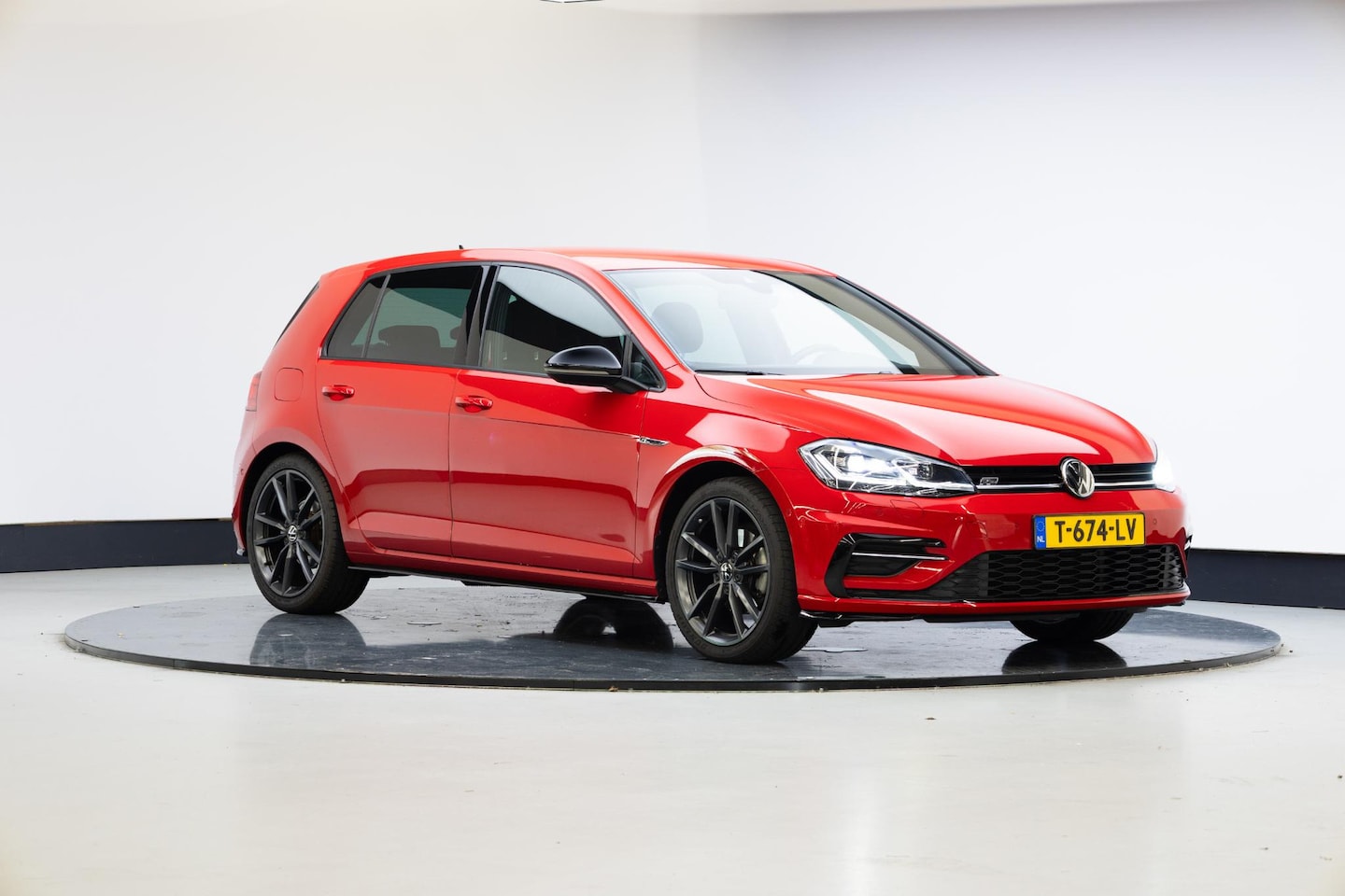 Volkswagen Golf - 1.5 TSI Highline Business R | Trekhaak | Camera | - AutoWereld.nl