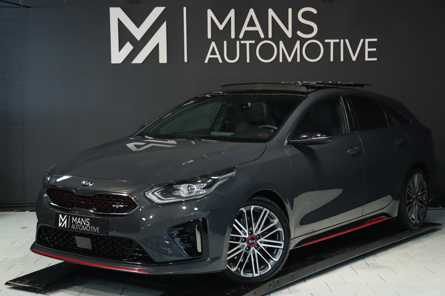 Kia Pro cee'd - 1.6 T-GDI GT / PANODAK / KEYLESS / MEMORY / JBL / CAMERA / CARPLAY - AutoWereld.nl
