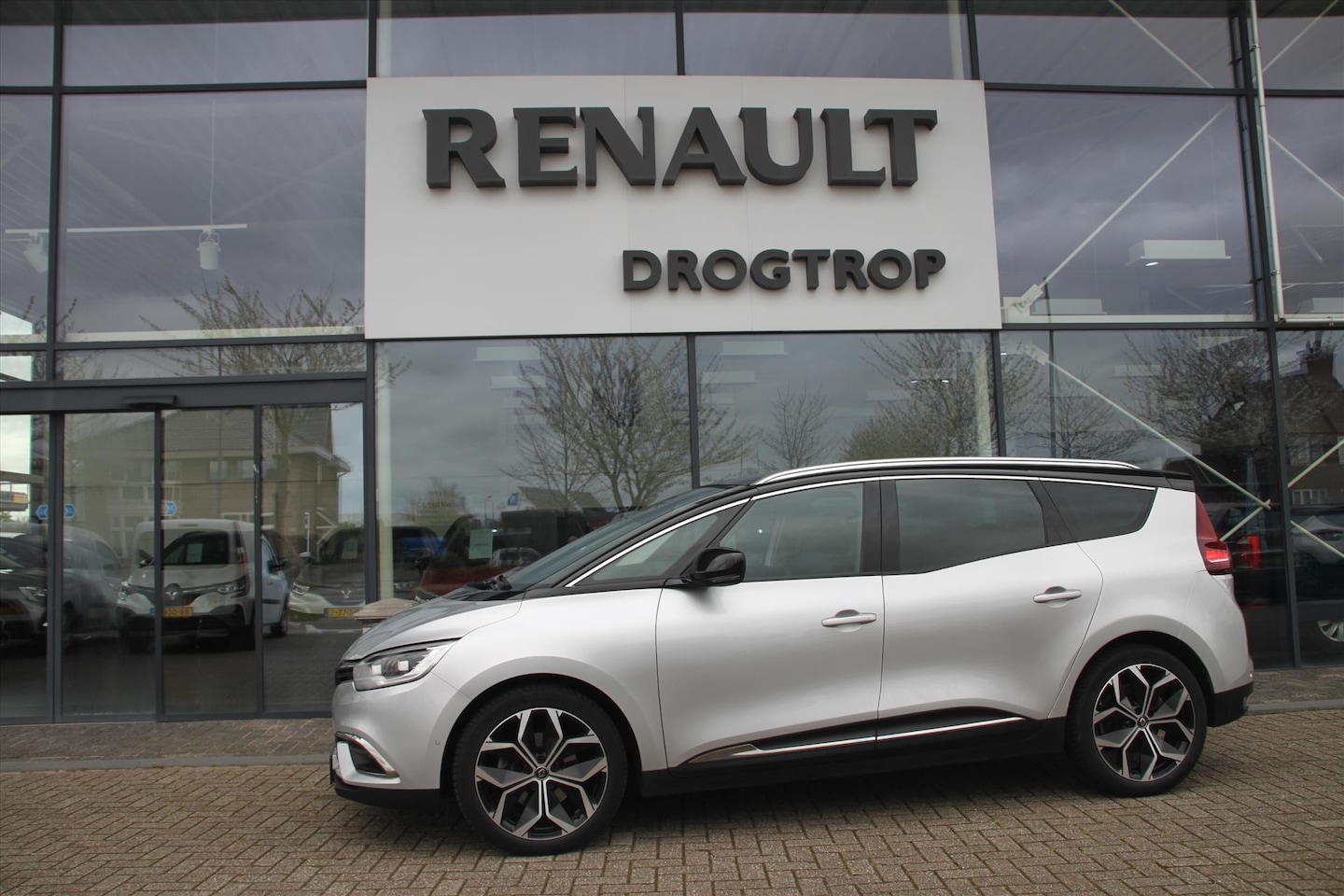 Renault Grand Scénic - 160PK-INTENS-AUTOM-7ZITS-NAVI-ADAPTIVE CRUISE- - AutoWereld.nl