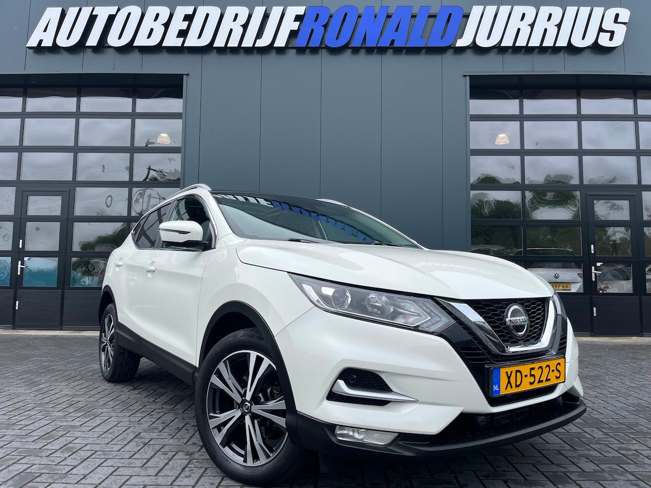 Nissan Qashqai - 1.2 Tekna + Lage.km /Panoramadak/Automaat/Camera/Climatronic/Navigatie/2De Eigenaar/Goed o - AutoWereld.nl
