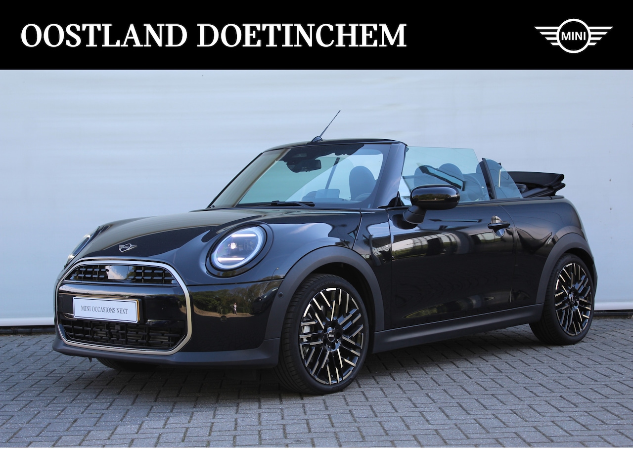 MINI Cabrio - Cooper C Automaat / Favoured Trim / Pakket M / 18" Night Flash Spoke 2-tone - AutoWereld.nl