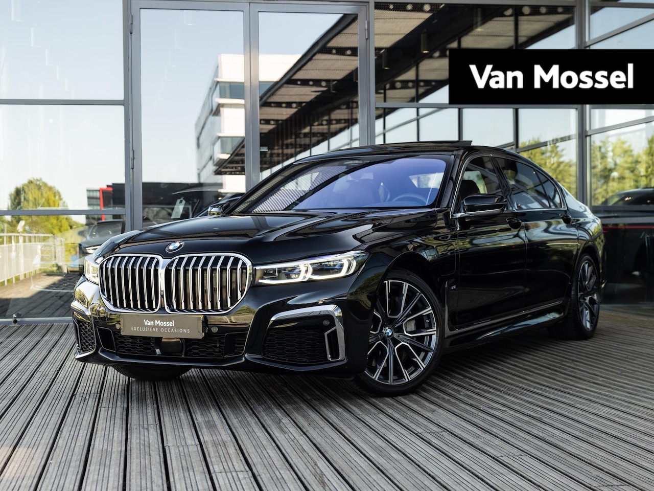 BMW 7-serie - 745Le xDrive High Executive | M-SPORT | BOWERS & WILKINS | TV SCHERMEN | STOELMASSAGE VOOR - AutoWereld.nl