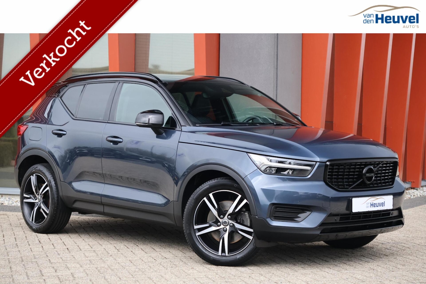 Volvo XC40 - T4 Recharge R-Design | Stoelverwarming | Trekhaak | Leder | Parkeercamera | Pilot Assist | - AutoWereld.nl