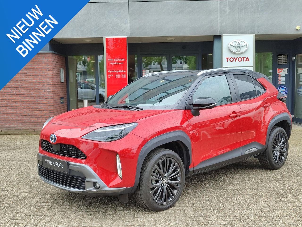 Toyota Yaris Cross - 1.5 Hybrid ADVENTURE STOEL/STUURVERW HEAD-UP EL-ACHTERKLEP PARK-SENSOREN NAVI CLIMA AD-CRU - AutoWereld.nl