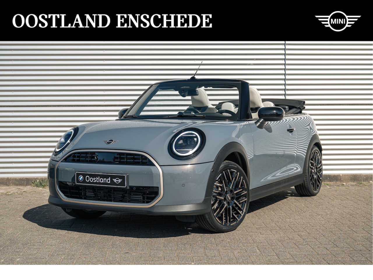 MINI Cabrio - Cooper C Automaat / Favoured / Pakket S / 18" Night Flash Spoke 2-tone - AutoWereld.nl