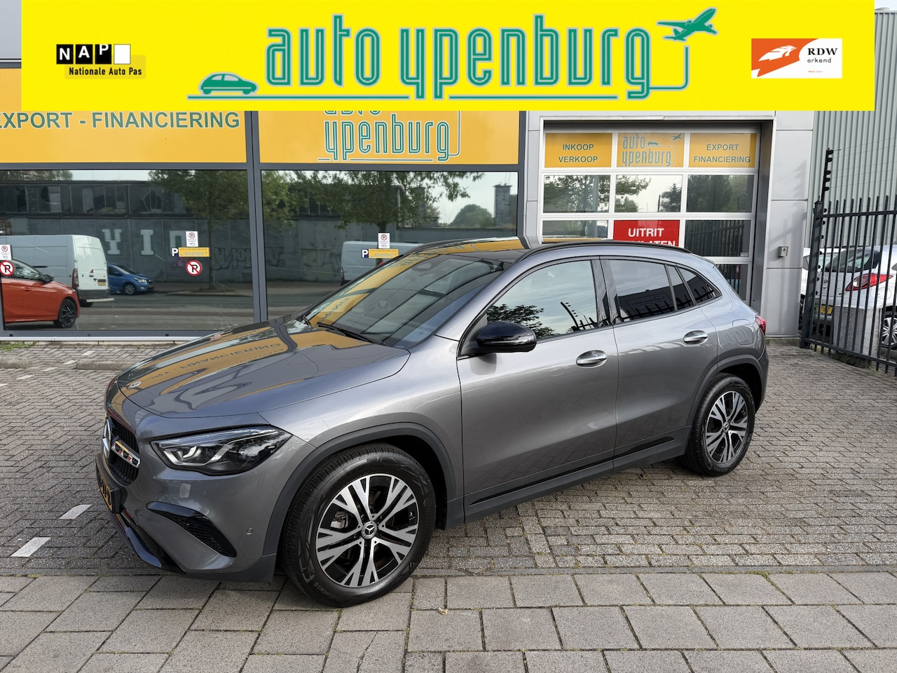 Mercedes-Benz GLA-Klasse - 200 Luxery Line * Panoramadak * Sfeerverlichting * Multibeam Led * Leder / Stof * - AutoWereld.nl