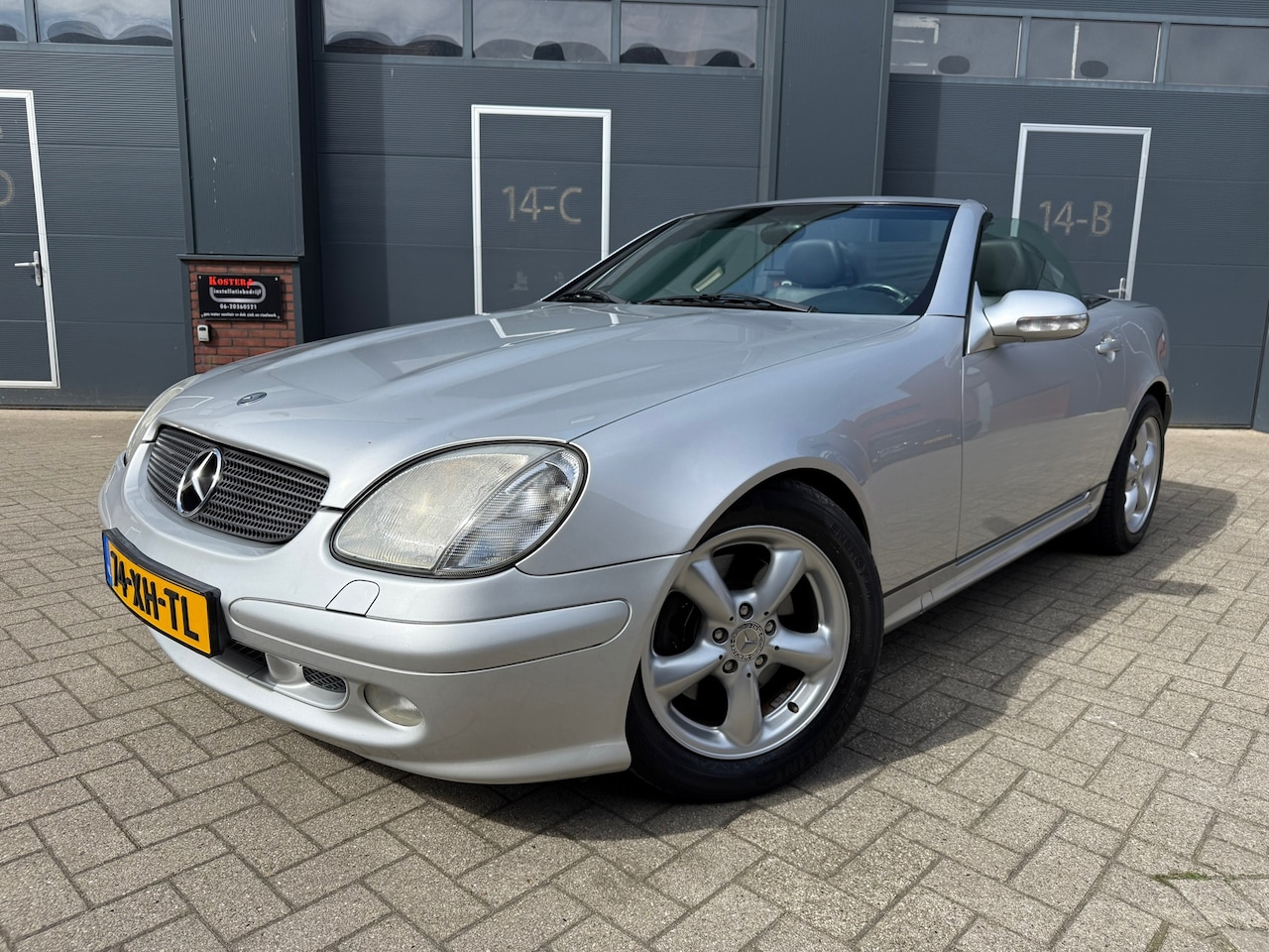 Mercedes-Benz SLK-klasse - 320 V6 AUTOMAAT/NIEUWSTAAT/XENON/AIRCO/COMPLEET DEALER ONDERHOUDEN/NIEUWE APK/INRUIL MOGEL - AutoWereld.nl