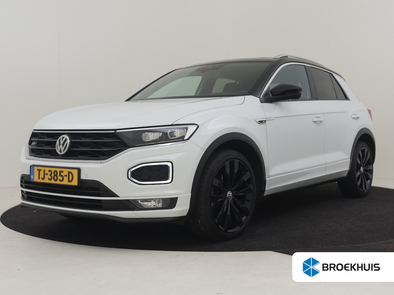 Volkswagen T-Roc - 1.5 TSI Sport R-line 150pk/DSG/AUTO Panorama dak | Camera achter | Navigatie | App connect - AutoWereld.nl