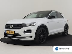 Volkswagen T-Roc - 1.5 TSI Sport R-line 150pk/DSG/AUTO Panorama dak | Camera achter | Navigatie | App connect