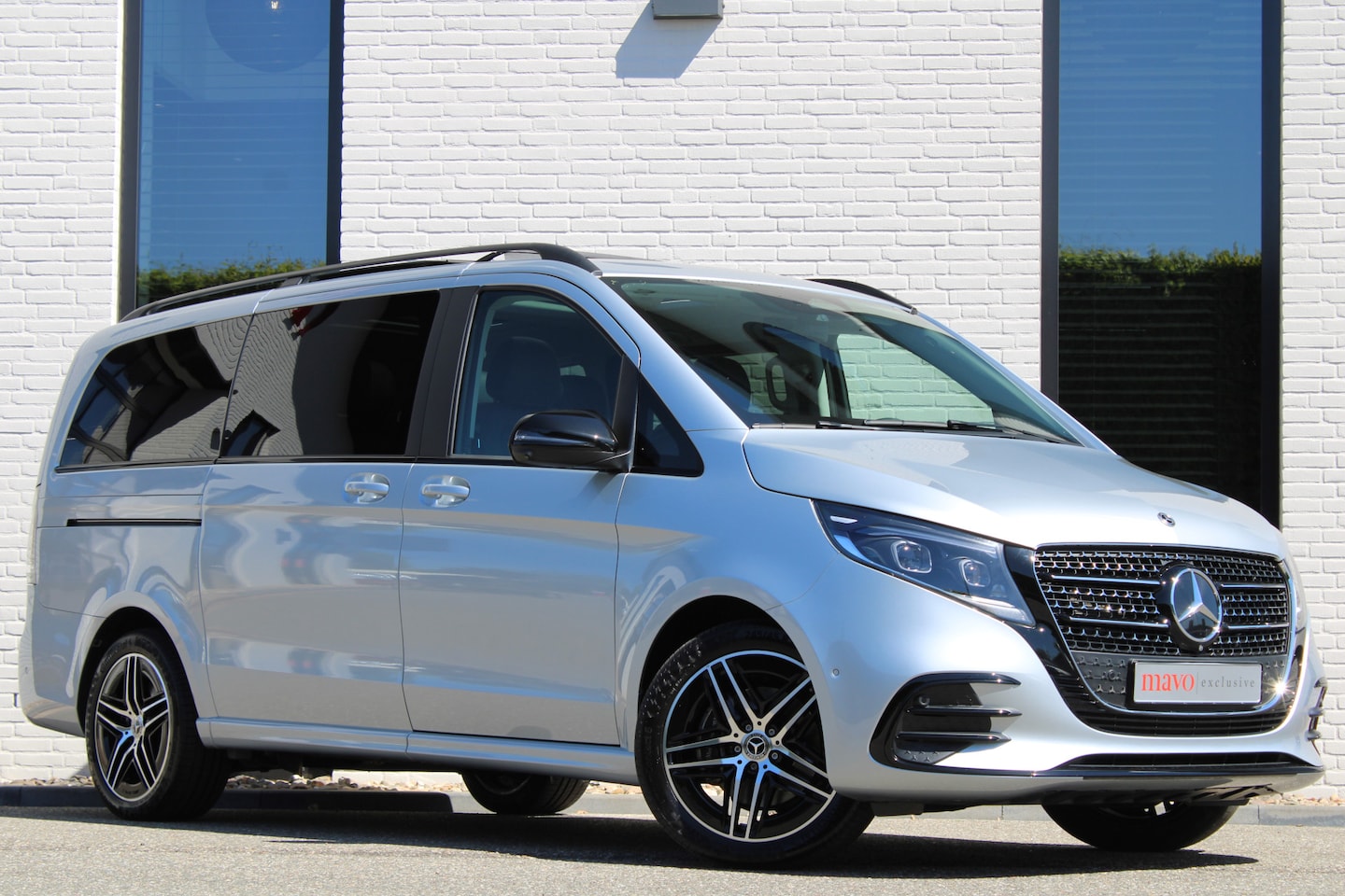 Mercedes-Benz V-klasse - 250d / DC / 4-Matic / AMG / Panorama / 2x Elec Schuifd / 360 Cam / Burmester / Vol Opties - AutoWereld.nl