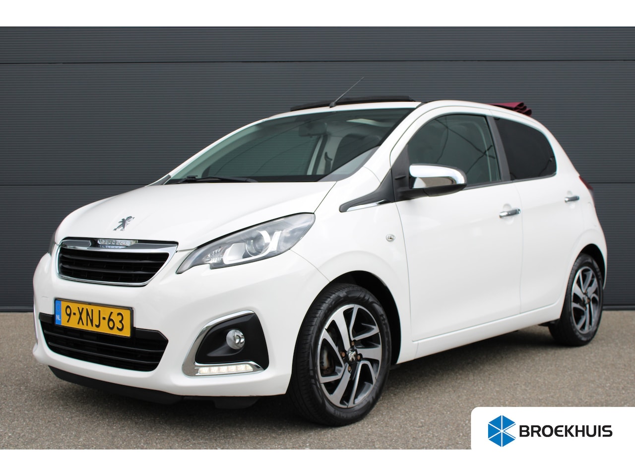Peugeot 108 - 1.0 e-VTi Première Top | Navi by app | Open dak | Climate control | Keyless | Bluetooth | - AutoWereld.nl