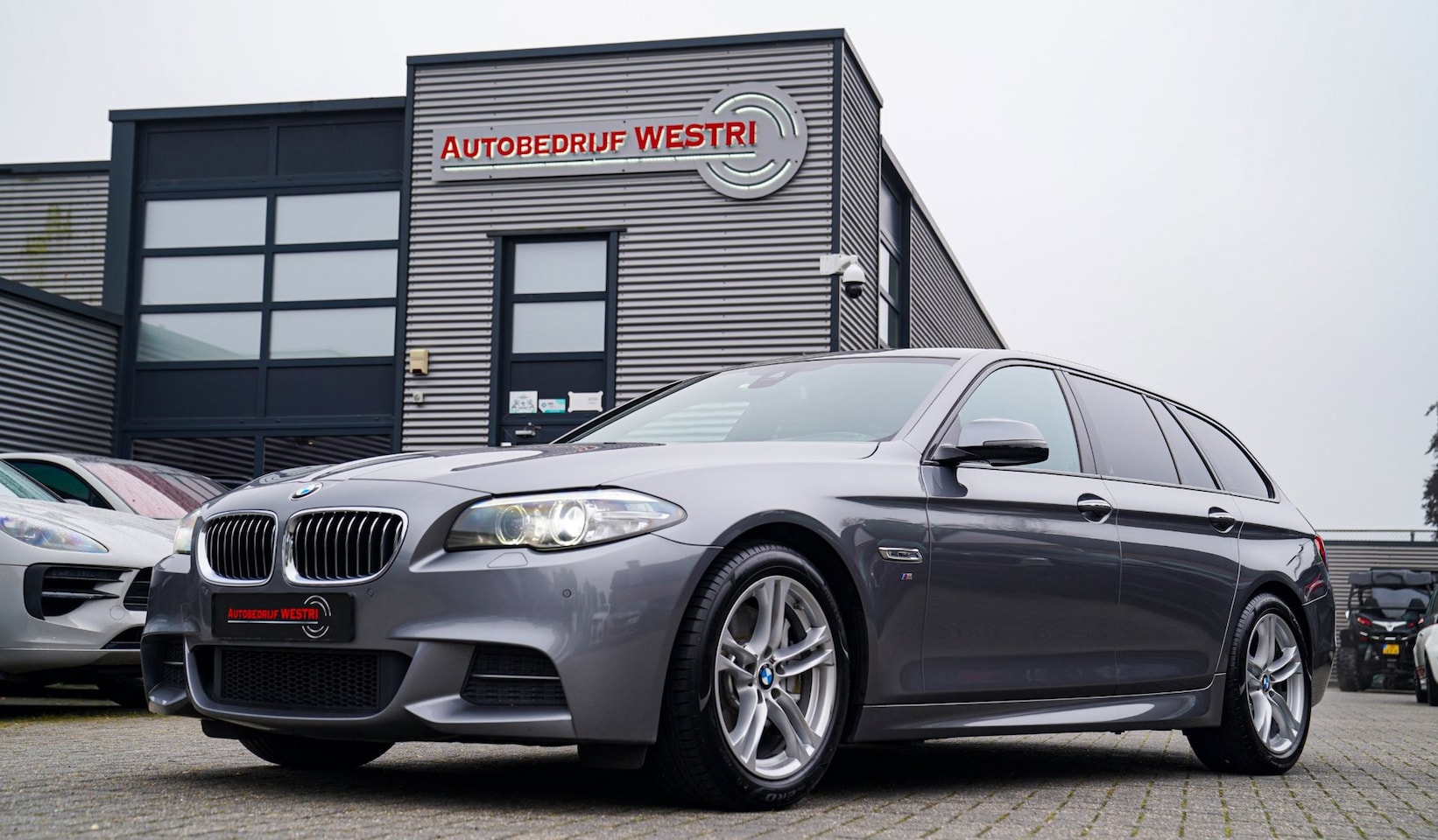 BMW 5-serie Touring - 528i High Executive | Stand Kachel | Softclose | M pakket | Achterbank verwarming | Memory - AutoWereld.nl