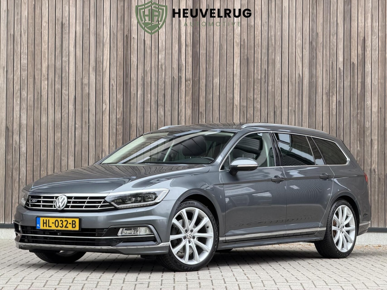 Volkswagen Passat Variant - 2.0 TDI 190PK Business Edition R | PANORAMADAK | TREKHAAK - AutoWereld.nl