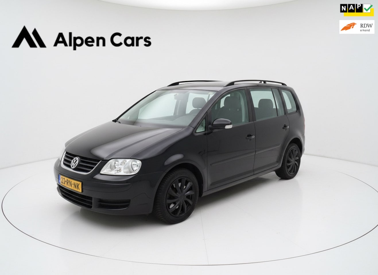 Volkswagen Touran - 1.6-16V FSI Trendline AC / Cruise controle / Trekhaak / APK 05-2027 - AutoWereld.nl