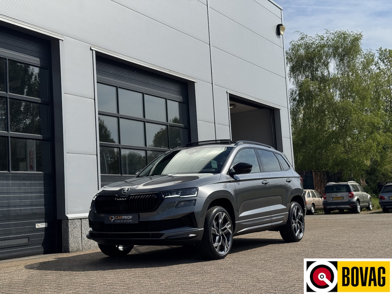 Skoda Karoq - 1.5 TSI ACT Sportline Business | PANORAMADAK | 19 inch lichtmetalen velgen | Sportstoelen - AutoWereld.nl