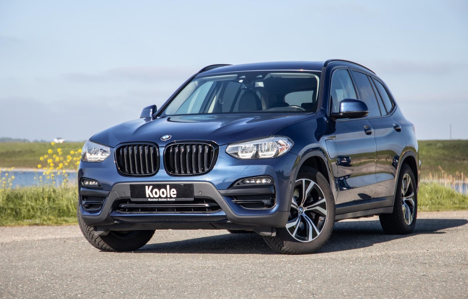 BMW X3 - xDrive30e Executive BLACK LINE / PANORAMA DAK / CARPLAY / LEER / STOELVERWARMING / CAMERA - AutoWereld.nl