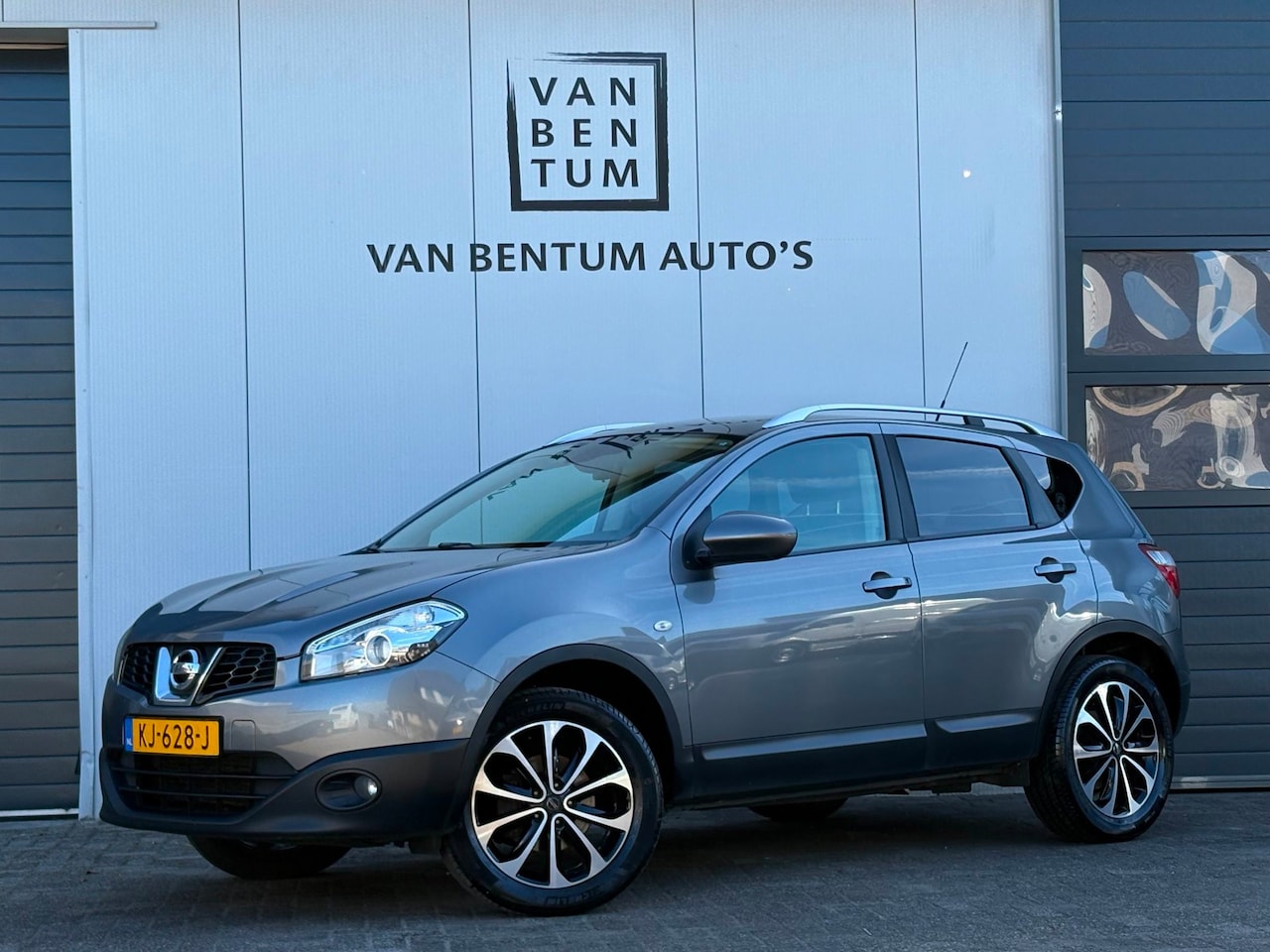 Nissan Qashqai - 1.5dCi 110pk Pano Navi Camera Clima Cruise Trekhaak - AutoWereld.nl