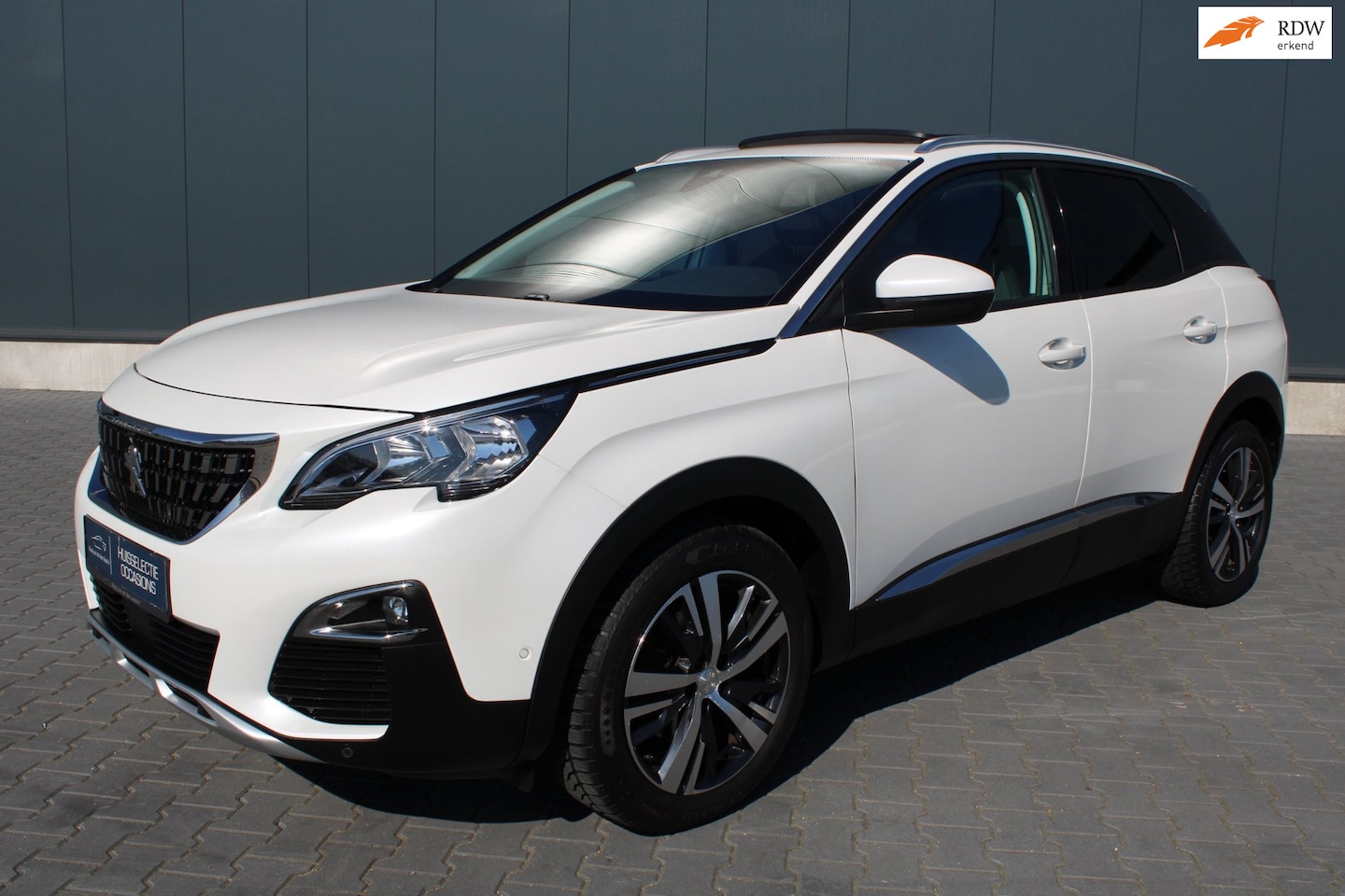 Peugeot 3008 - 1.2 Pure Tech Allure SCHUIFDAK TREKHAAK - AutoWereld.nl
