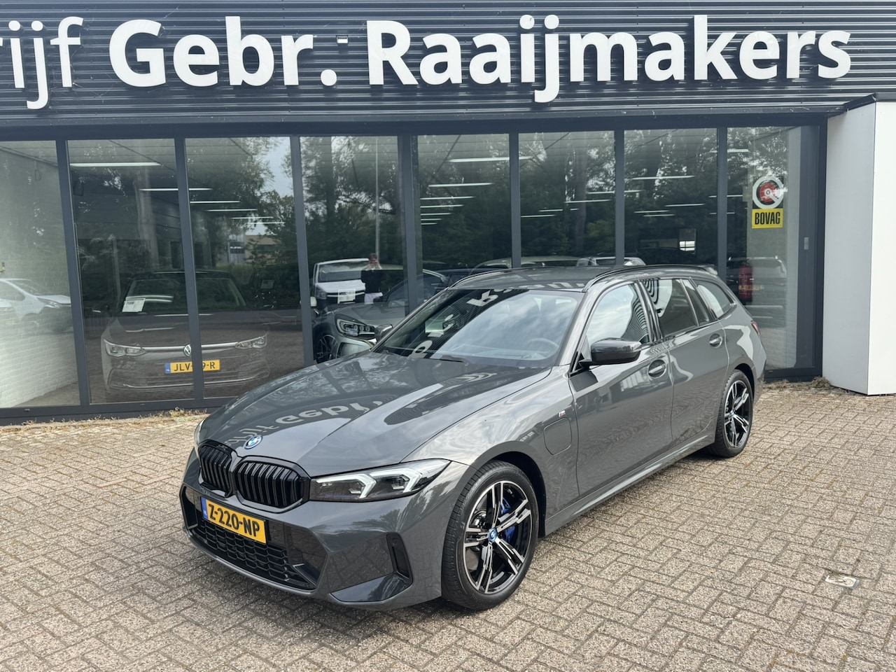 BMW 3-serie Touring - 320e M-Pakket*LED-Matrix*Trekhaak*Eerste eigenaar*Origineel NL* - AutoWereld.nl