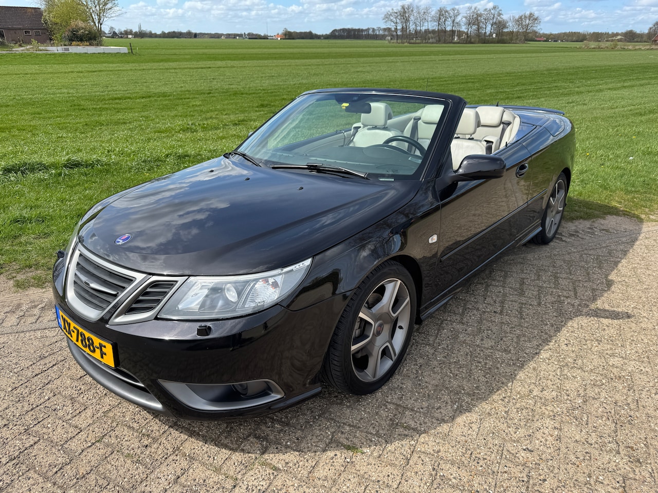Saab 9-3 Cabrio - 2.0t Vector AERO met oa. xenon, climate control, leer en stoelverwarming - AutoWereld.nl